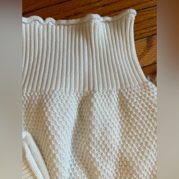 White Beresia Turtleneck - Picture 3 of 7